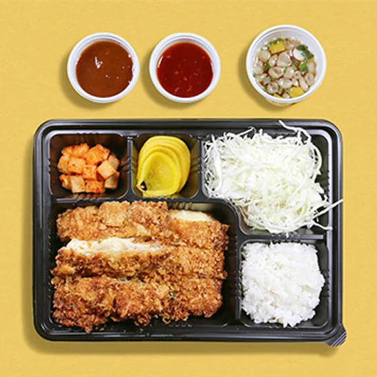 고소한 치즈 돈까스 반상 구성